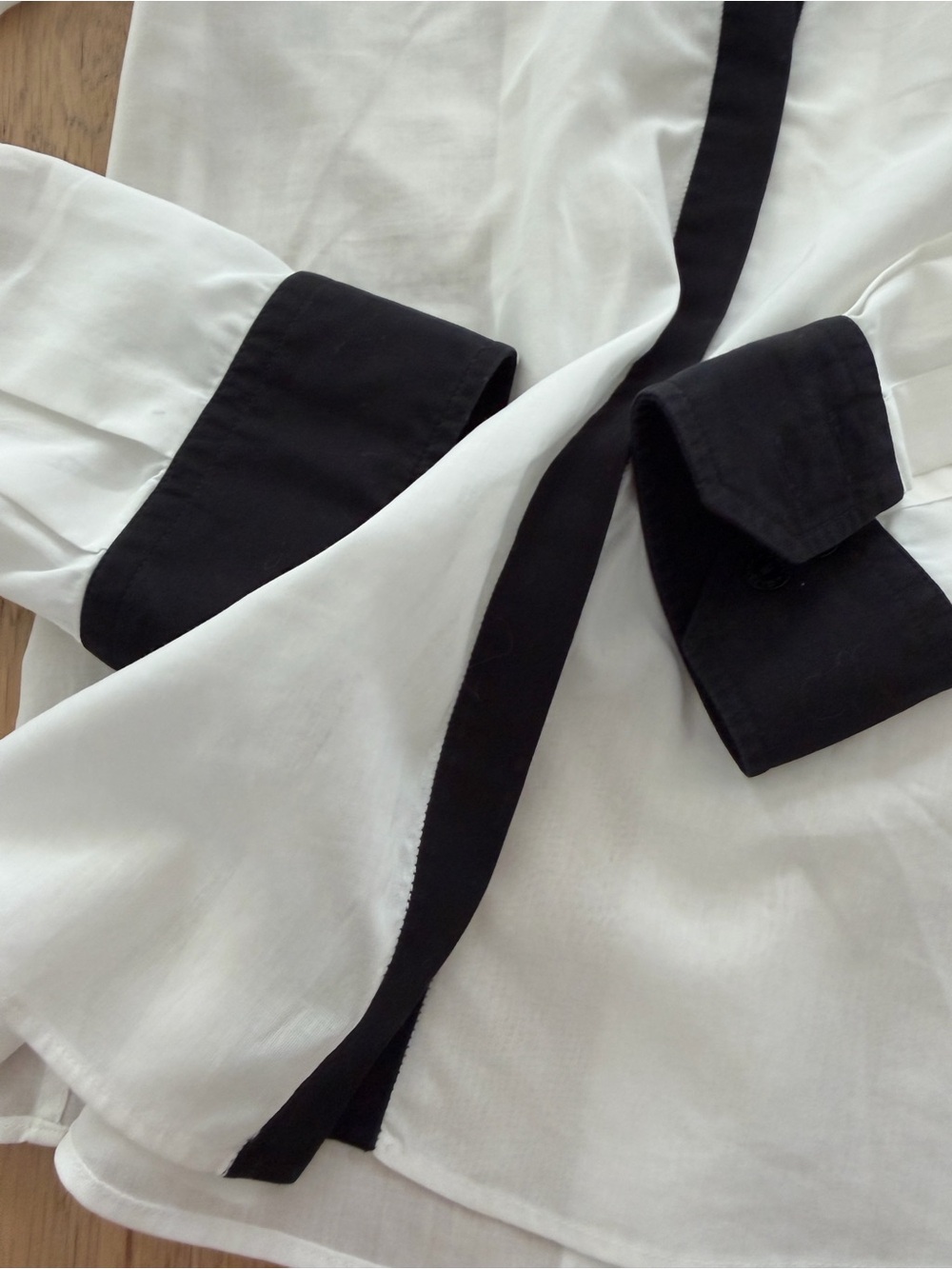 Dolce & Gabbana White Button-Up Shirt with Black Trim - Picture 5 of 7